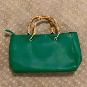 green fake leather bag/purse in wonderful condition